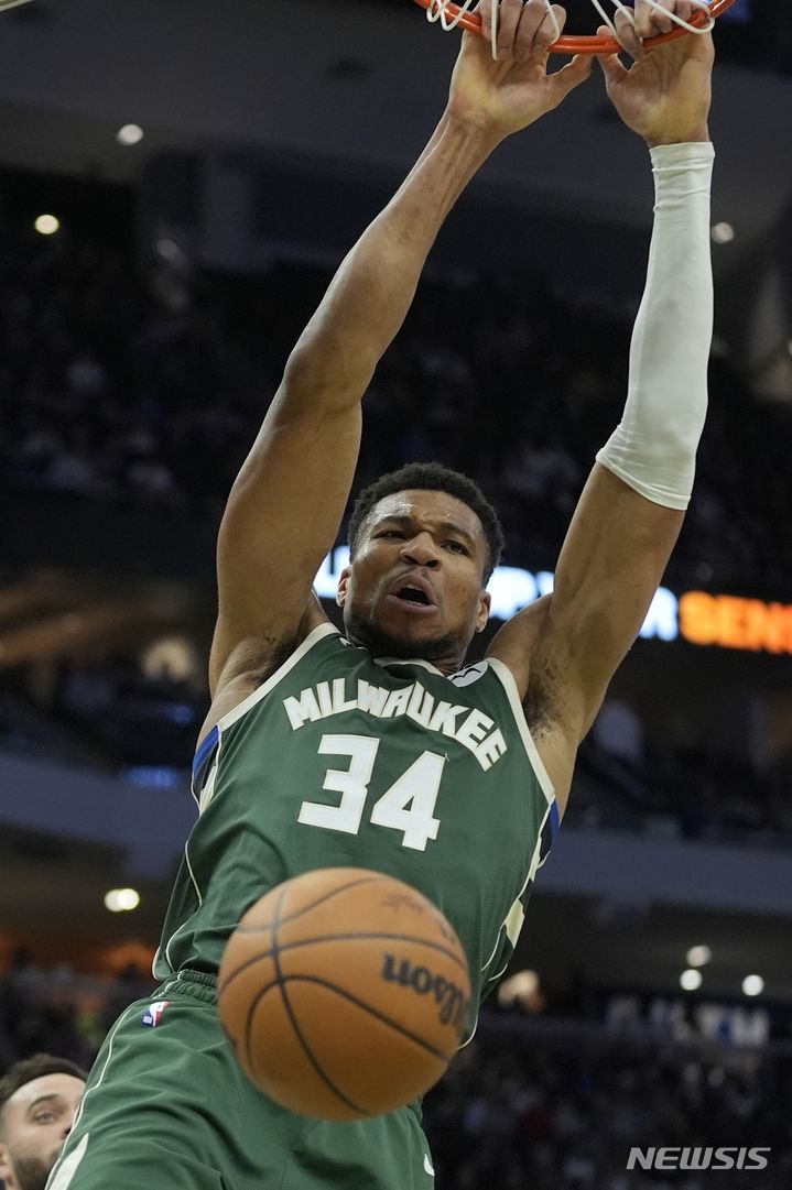 [서울=뉴시스]NBA 밀워키 벅스의 야니스 아데토쿤보