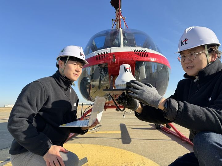 [서울=뉴시스] KT는 한국형 도심항공교통(K-UAM) 그랜드챌린지 1단계를 위해 전남 고흥군에서 5G-위성 하이브리드 통신 기술 검증을 마쳤다고 25일 밝혔다. (사진=KT 제공) *재판매 및 DB 금지