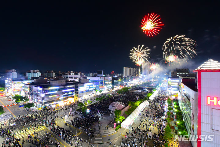 [안산=뉴시스] 2023년 안산거리극축제 전경(사진=안산시 제공) 2024.01.25. photo@newsis.com