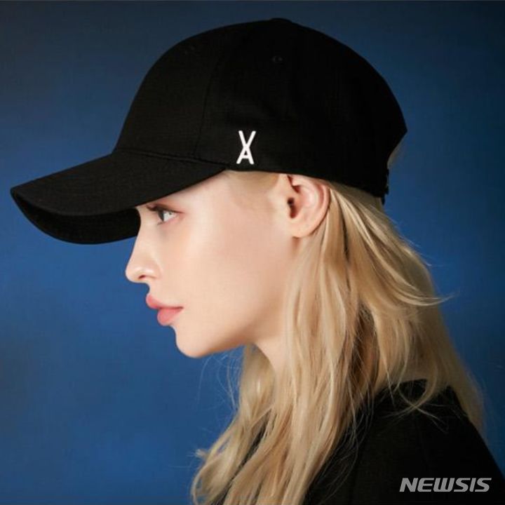 [서울=뉴시스]이베이재팬(eBay Japan)이 자사가 운영하는 '큐텐재팬(Qoo10.jp)' 내 K제품 빅데이터를 분석해 올해 한국·일본 역직구 트렌드로 '하입(HYPE)'을 선정했다고 25일 밝혔다. 사진은 바잘 스터드 로고 캡.(사진=이베이재팬 제공)photo@newsis.com