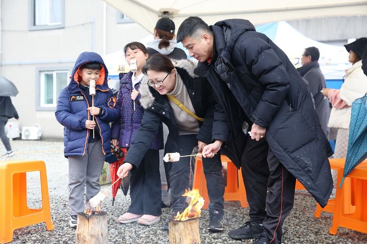 [논산=뉴시스]논산시 해월마을에서 진행된 뜻뜻해월 축제의 한 장면. 2024. 01; 25 *재판매 및 DB 금지