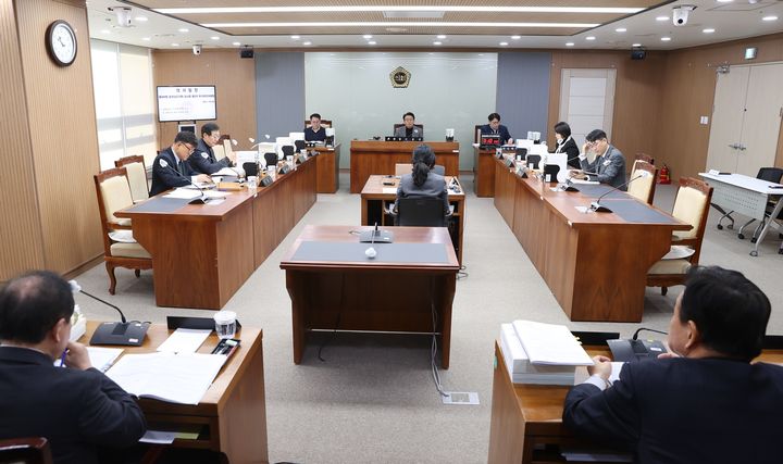 [홍성=뉴시스] 충남도의회 복지환경위원회 회의 모습.(사진=충남도의회 제공) 2024.01.26. photo@newsis.com *재판매 및 DB 금지