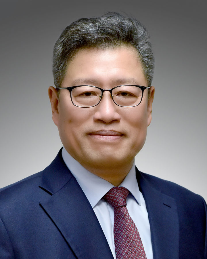 [광주=뉴시스] 전남대학교병원 신임 제34대 병원장에 임명된 정신(62) 신경외과 교수. (사진=전남대학교병원 제공) 2024.01.28. photo@newsis.com *재판매 및 DB 금지