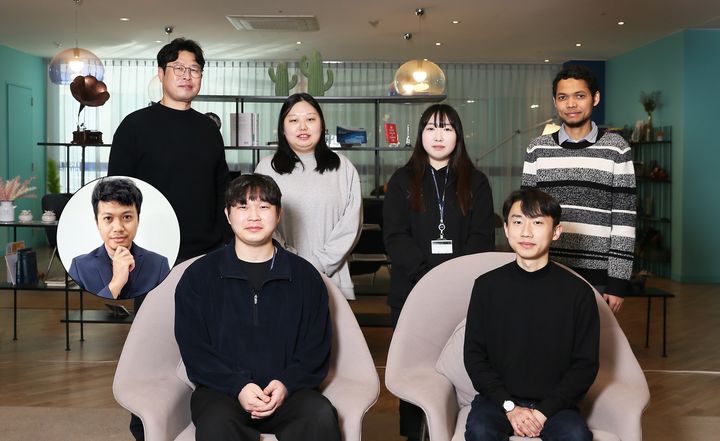 [울산=뉴시스] 사진 윗줄 왼쪽 장성연 교수, 아랫줄 왼쪽 원형부터 제 1저자 Havid Aqoma 연구원, 제 1저자 이상학 연구원. (UNIST 제공) *재판매 및 DB 금지