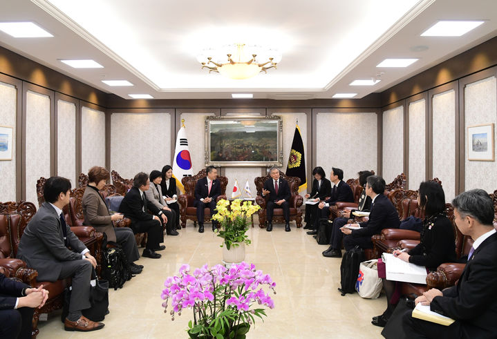 [서울=뉴시스]김현기 서울시의회 의장, 일본 간사이광역연합 대표단 접견.(사진=서울시의회 제공) *재판매 및 DB 금지