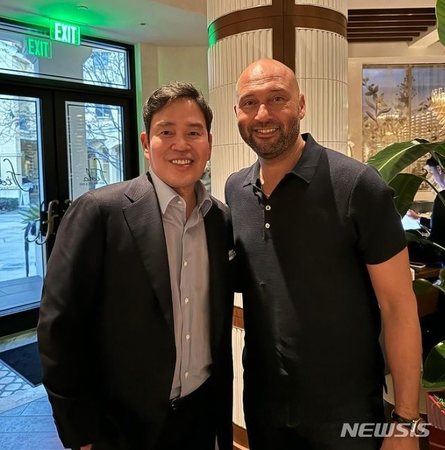 [서울=뉴시스]정용진 신세계그룹 부회장과 뉴욕 양키스의 레전드 데릭 지터.2024.01.30.(사진=정용진 인스타그램 캡처)photo@newsis.com