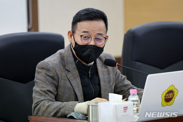 [인천=뉴시스] 김재동(국힘·미추홀1) 인천시의원. (사진=인천시의회 제공)