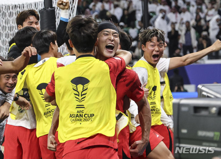 [알라이얀(카타르)=뉴시스] 김근수 기자 = 30일(현지시각) 카타르 알라이얀 에듀케이션 시티 스타디움에서 열린 아시아축구연맹(AFC) 2023 카타르 아시안컵 16강전 사우디아라비아 대 대한민국의 경기, 후반 조규성이 동점골을 넣고 기뻐하고 있다. 2024.01.31. ks@newsis.com