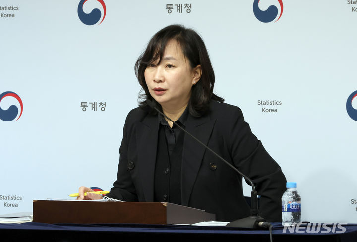 [세종=뉴시스] 강종민 기자 = 공미숙 통계청 경제동향통계심의관. 2024.01.31. ppkjm@newsis.com