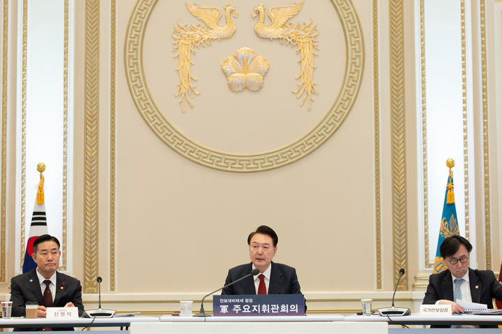 [서울=뉴시스] 윤석열 대통령이 31일 청와대 영빈관에서 열린 안보대비태세 점검 군 주요지휘관회의를 주재하고 있다. (사진=대통령실 제공) 2024.01.31. photo@newsis.com *재판매 및 DB 금지