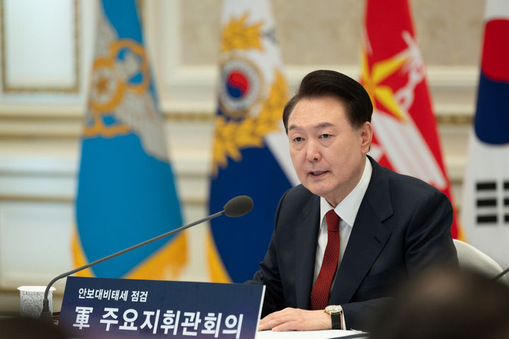 [서울=뉴시스] 윤석열 대통령이 31일 청와대 영빈관에서 열린 안보대비태세 점검 군 주요지휘관회의를 주재하고 있다. (사진=대통령실 제공) 2024.01.31. photo@newsis.com *재판매 및 DB 금지