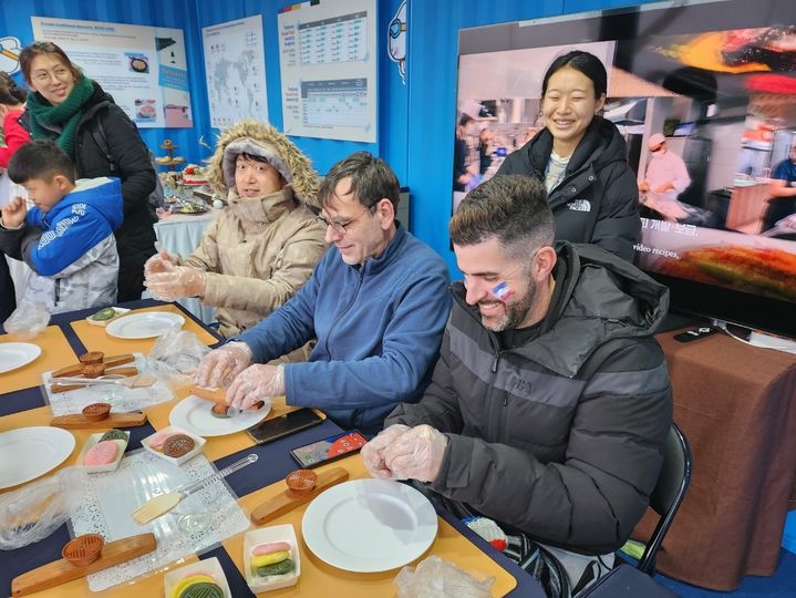 [세종=뉴시스] 농림축산식품부와 한식진흥원은 지난달 19일부터 14일 동안 강릉 올림픽파크 광장에서 한식 홍보관을 운영했다.(사진=농식품부) *재판매 및 DB 금지