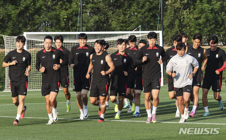 [도하(카타르)=뉴시스] 김근수 기자 = 대한민국 축구대표팀이 1일(현지시간) 카타르 도하 알 에글라 트레이닝센터에서 호주와 아시안컵 8강전을 하루 앞두고 훈련을 하고 있다. 2024.02.01. ks@newsis.com