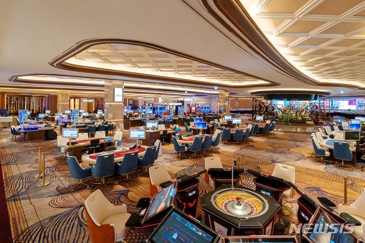 [서울=뉴시스] 인스파이어의 외국인 전용 카지노 시설 내부. (사진= 모히건 인스파이어 엔터테인먼트 리조트 제공)