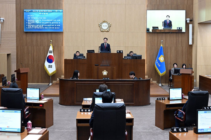 [울산=뉴시스] 울산 울주군의회(의장 김영철)는 2일 의사당 본회의장에서 이순걸 군수 등 관계공무원이 참석한 가운데 제227회 임시회 제8차 본회의를 열고 11일간의 일정으로 진행된 새해 첫 회기 일정을 마무리했다고 밝혔다. 2024.02.02. (사진= 울주군의회 제공)photo@newsis.com *재판매 및 DB 금지