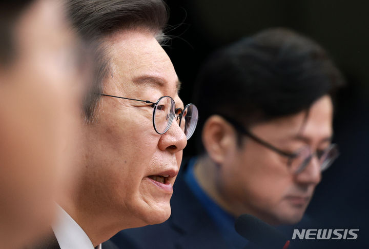 [서울=뉴시스] 고범준 기자 = 이재명 더불어민주당 대표가 2일 오전 서울 여의도 국회에서 열린 최고위원회의에서 발언하고 있다. 2024.02.02. bjko@newsis.com