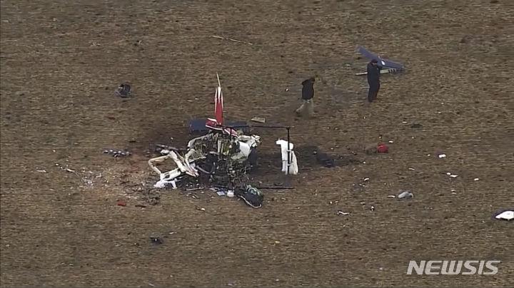 [오클라호마시티=AP/뉴시스] 오클라호마 응급 구조 헬기가 1월 20일 추락한 현장 사진. 사고원인 조사 중에 조종사석의 제어 시스템 안에서 죽은 거위 한 마리가 발견되었다고 미 연방 교통안전위원회가 2월 3일 발표했다. 2024. 02.04. 