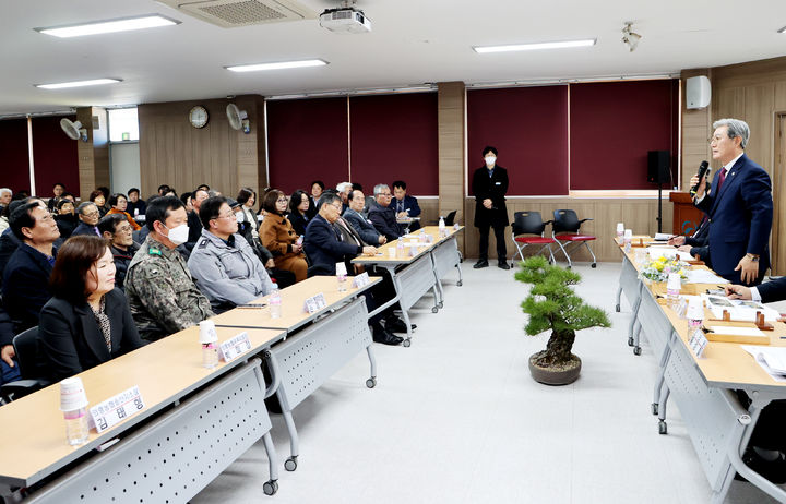 [의령=뉴시스]오태완의령군수 '군민과의 대화' 유곡면.2024.02.04.(사진=의령군 제공) photo@newsis.com *재판매 및 DB 금지