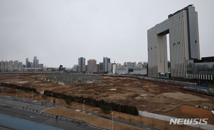 [서울=뉴시스] 홍효식 기자 = 서울시는 5일 용산국제업무지구 개발계획을 수립하고 2025년 착공을 목표로 본격적인 사업 추진에 들어간다고 밝혔다. 사진은 국제업무지구 전경. (공동취재) 2024.02.05. photo@newsis.com