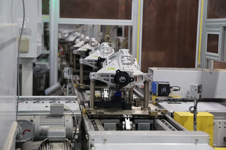 [창원=뉴시스] 현대위아 창원 2공장에서 드라이브 액슬이 생산되고 있다. (사진=현대위아) 2024.2.6 photo@newsis.com *재판매 및 DB 금지