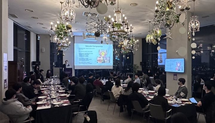 [서울=뉴시스] 대웅제약은 지난달 27일 턱밑 지방 개선 주사제 '브이올렛'을 주제로 한 단독 심포지엄을 열어 다양한 시술법을 모색하는 시간을 가졌다.&nbsp; (사진=대웅제약 제공) 2024.02.11. photo@newsis.com *재판매 및 DB 금지