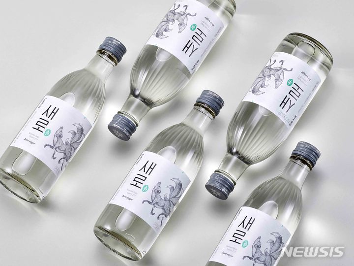 [서울=뉴시스] 롯데칠성 제로 슈거 소주 '새로' 이미지. (사진=롯데칠성음료 제공) 