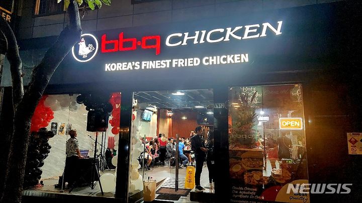 [서울=뉴시스] BBQ가 코스타리카의 수도 산호세(San Jose)에 BBQ 차이나타운점을 오픈했다. (사진= 제너시스BBQ 그룹 제공)