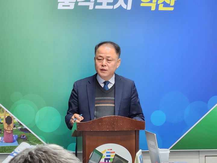 배석희 익산시 경제관광국장(직무대리)이 7일 브리핑을 통해 청년정책을 설명하고 있다. (사진=익산시 제공) *재판매 및 DB 금지