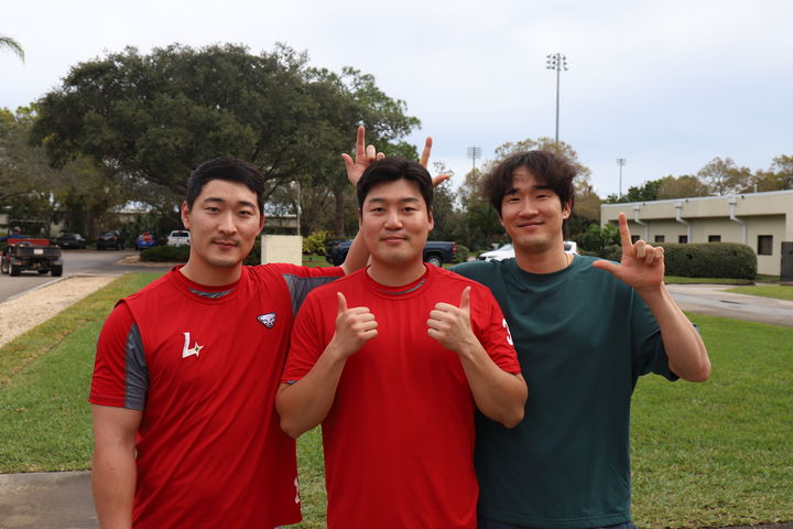 [서울=뉴시스] 왼쪽부터 프로야구 SSG 랜더스의 하재훈, 박대온, 박종훈. (사진 = SSG 랜더스 제공) *재판매 및 DB 금지