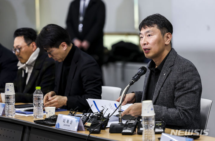 [서울=뉴시스] 정병혁 기자 = 이복현 금융감독원장이 7일 서울 마포구 프론트원에서 열린 금융감독원장-가상자산사업자 CEO 간담회에서 인사말을 하고 있다. 2024.02.07. jhope@newsis.com