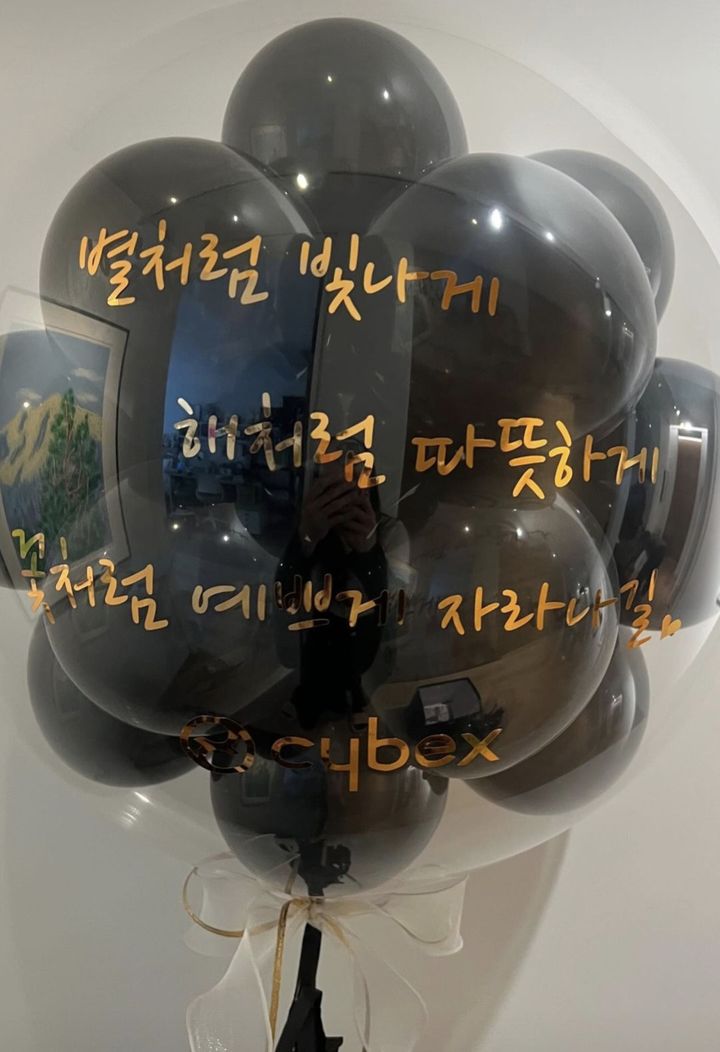 [서울=뉴시스] 배우 이민정이 딸의 50일 셀프촬영 현장을 공개했다. (사진=이민정 인스타그램 캡처) 2024.02.08. photo@newsis.com *재판매 및 DB 금지