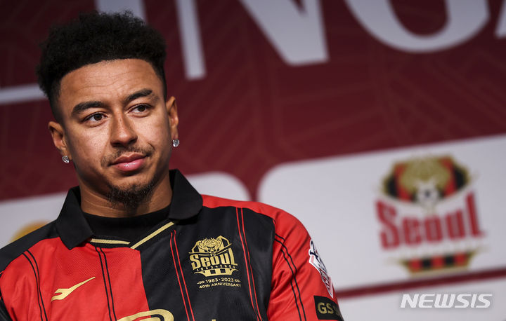 [서울=뉴시스] 정병혁 기자 = 잉글랜드 축구 국가대표 출신 제시 린가드가 8일 서울 마포구 서울월드컵경기장에서 열린 FC서울 입단 기자회견에서 질문에 답하고 있다. 2024.02.08. jhope@newsis.com