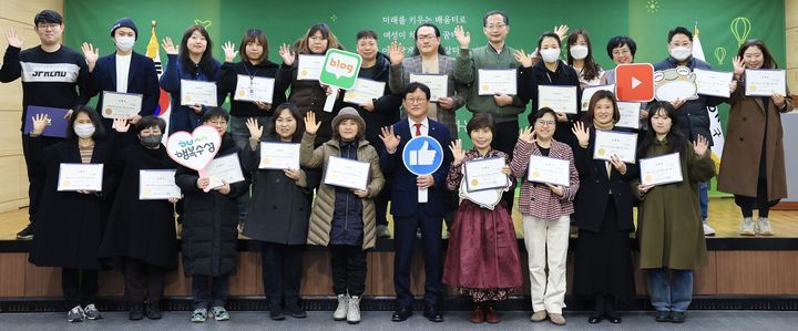 [대구=뉴시스] 대구시 수성구는 다양한 구정 소식을 전하고 주민 소통을 이끌어 갈 '2024년 해피니스 홍보단' 발대식을 개최하고 본격 활동을 시작한다. (사진=대구시 수성구 제공) 2024.02.12. photo@newsis.com *재판매 및 DB 금지