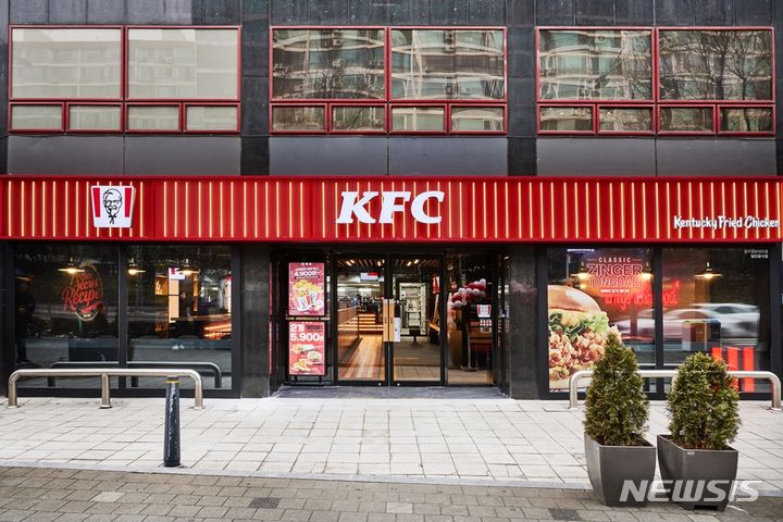 [서울=뉴시스] KFC 압구정로데오점 오픈. (사진=KFC 제공)