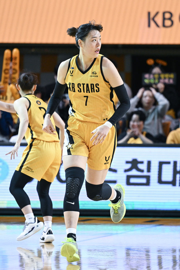 [서울=뉴시스] 여자프로농구 청주 KB국민은행의 박지수. (사진 = WKBL 제공) *재판매 및 DB 금지