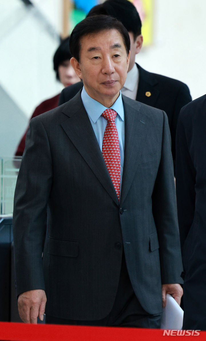 [서울=뉴시스] 고범준 기자 = 김성태 전 자유한국당 원내대표가 14일 오전 서울 여의도 국회 소통관에서 입장 발표 기자회견을 마치고 이동하고 있다. 2024.02.14. bjko@newsis.com