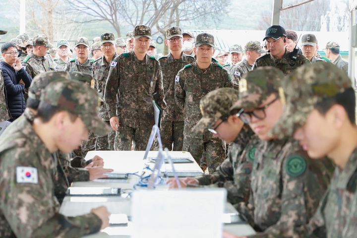 [대구=뉴시스] 육군 제50보병사단은 15일 팔공산여단 예비군훈련장에서 예비군훈련 준비 사열을 실시했다. (사진=육군 제50보병사단 제공) 2024.02.15. photo@newsis.com&nbsp; *재판매 및 DB 금지