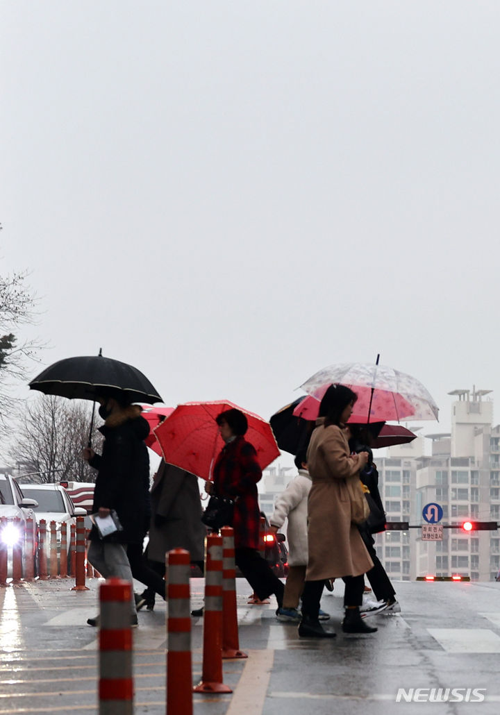 경기남부 겨울비 '5~10㎜'…아침엔 1도, 낮엔 10도 '포근'