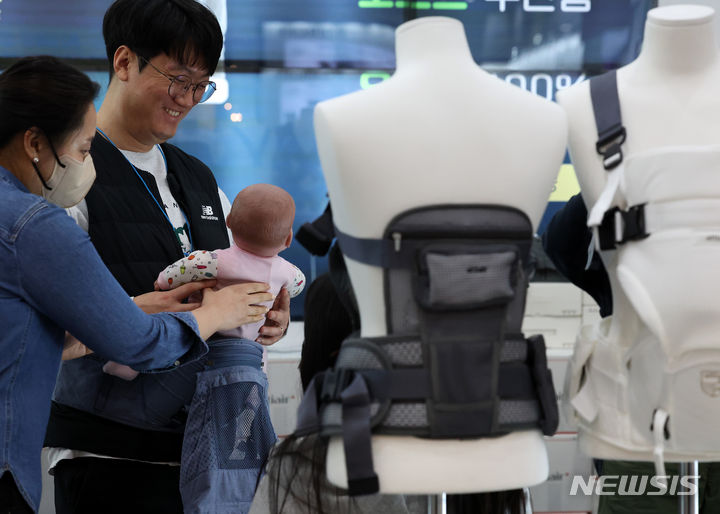 배우자 출산휴가 20일로 확대…군복무 경력 학점인정