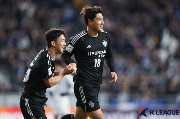 [서울=뉴시스] 김진아 기자 =  15일 울산 문수축구경기장에서 열린 2023-2024 아시아축구연맹(AFC) 챔피언스리그 16강 울산 현대와 반포레 고후의 경기, 울산 주민규가 골을 넣은 뒤 기뻐하고 있다. (사진=프로축구연맹 제공) 2024.02.15. photo@newsis.com *재판매 및 DB 금지