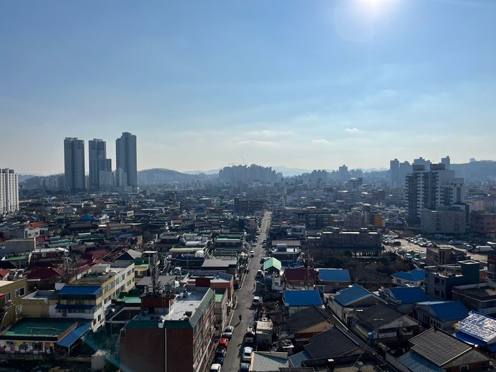 [천안=뉴시스] = 천안시 서북구 성정동 '천안역 경남아너스빌 어반하이츠' 신축 공사 현장에서 바라본 전경 .photo@newsis.com *재판매 및 DB 금지