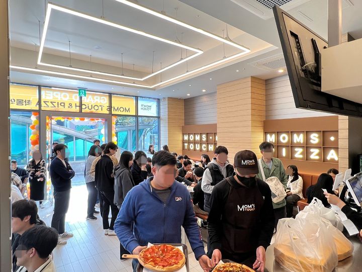 맘스피자 숍앤숍 학동역점. (사진=맘스터치앤컴퍼니 제공) *재판매 및 DB 금지