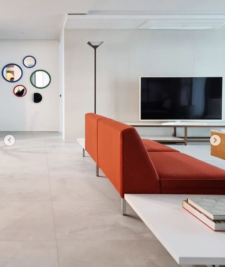 [서울=뉴시스]뉴진스 숙소 내부. (사진=앤더슨씨 인스타그램 캡처) 2024.02.20. photo@newsis.com *재판매 및 DB 금지