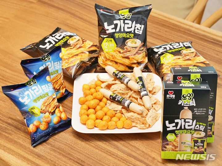[서울=뉴시스] 키스틱 노가리스틱, 오잉 노가리땅콩. (사진=롯데웰푸드 제공)