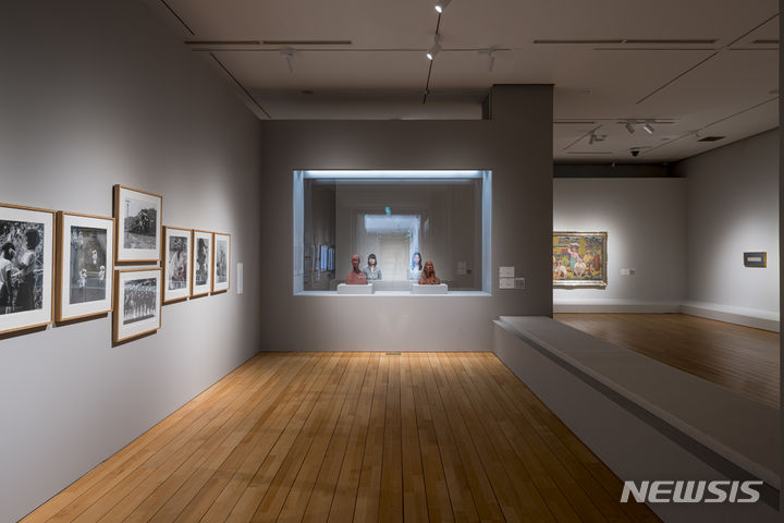 [창원=뉴시스]오는 25일까지 열리는 경남도립미술관 '보통 사람들의 찬란한 역사' 전시.(사진=경남도립미술관 제공) 2024.02.21. photo@newsis.com