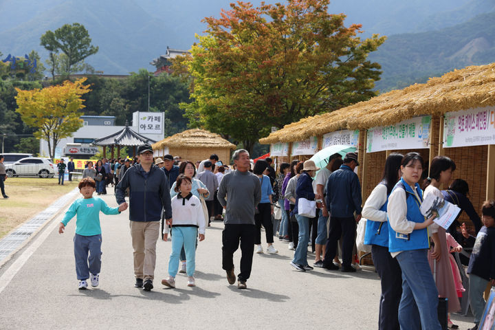 [산청=뉴시스] 산청군청 제23회 산청한방약초축제. (사진=산청축제관광재단 제공) 2024.02.22. photo@newsis.com    *재판매 및 DB 금지