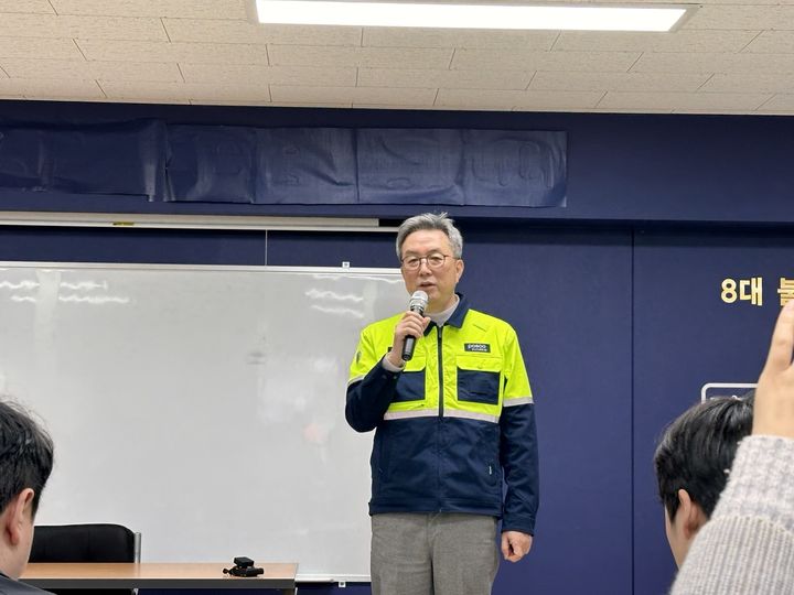 [서울=뉴시스]김준형 포스코홀딩스 이차전지소재 총괄 당시 포스코퓨처엠 사장이 포스코퓨처엠 광양 NCA 양극재 공장 착공식 이전 열린 기자간담회에 참석했다. (사진=이다솜 기자) 2024.02.22 photo@newsis.com *재판매 및 DB 금지