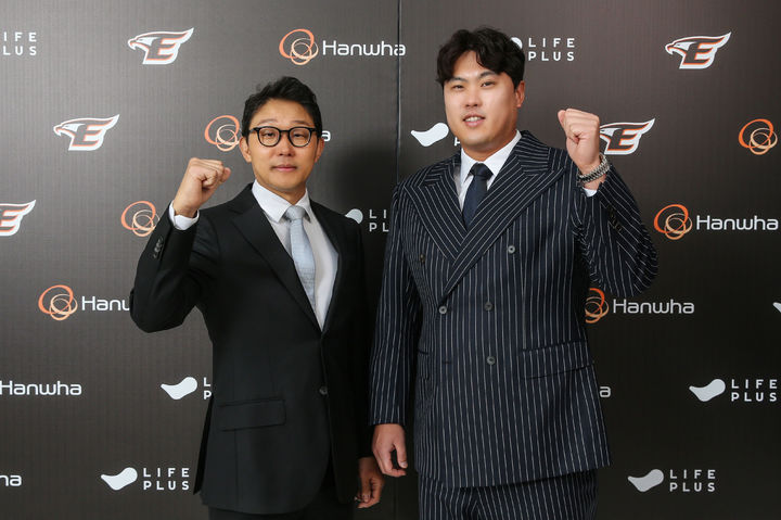 [서울=뉴시스] 한화 이글스와 계약한 류현진. (사진 = 한화 이글스 제공) *재판매 및 DB 금지