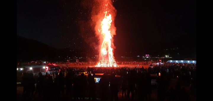 [부산=뉴시스] 지난해 개최한 제12회 철마면 정월대보름 달집 행사 전경 (사진=기장군 제공) 2024.02.22. photo@newsis.com *재판매 및 DB 금지