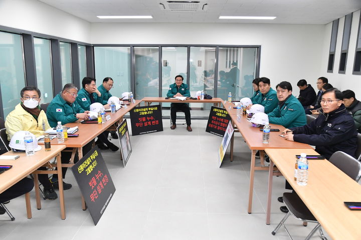 [진주=뉴시스] 진주시의회, 파밀리에 피아체 사무실 현장 방문.(사진=진주시의회 제공).2024.02.22.photo@newsis.com *재판매 및 DB 금지